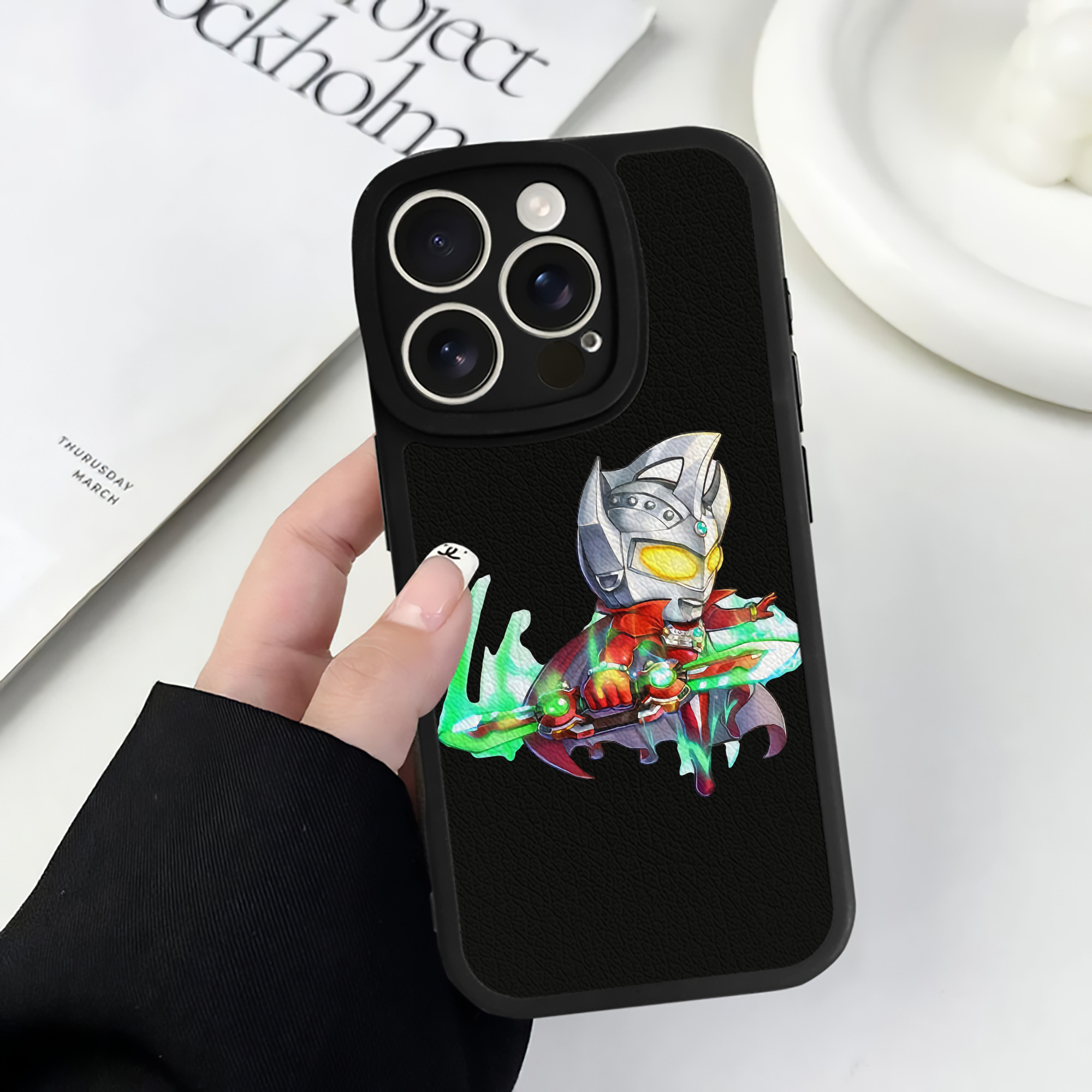 （画像用） ウルトラマン Ultraman 【iPhone 16シリーズ対応】シリコンスマホケース（レザー調） 材質：シリコン